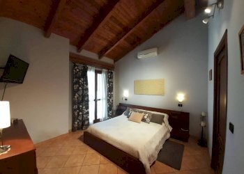 Camera da letto - Independent house strada Pobbia, 2/1, Albiano d'Ivrea - photo 12