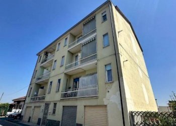 Facciata - Bilocale via Isolabella, Carmagnola - foto 2