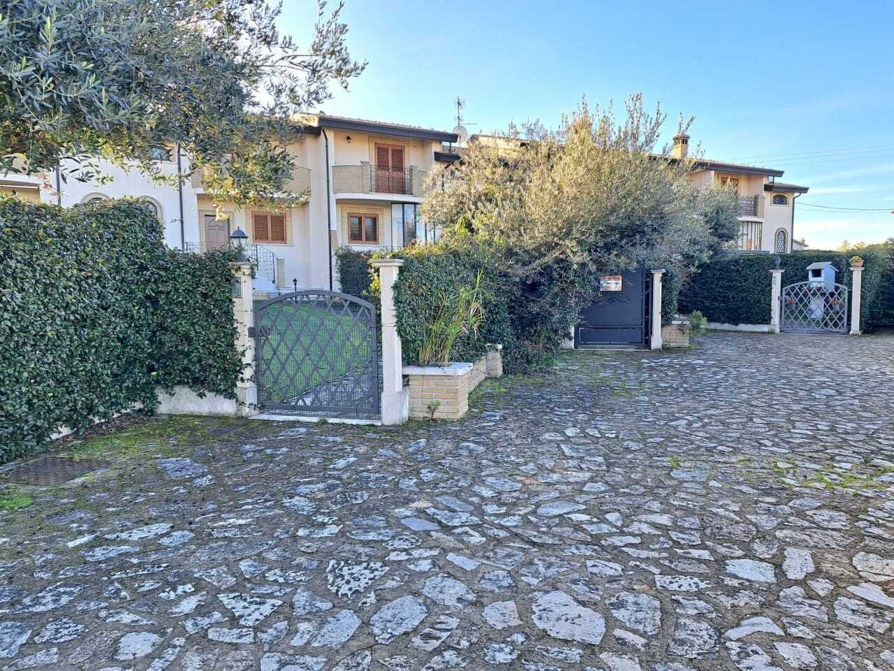 393ff699-8c1d-466c-91dd-d415c53ea75b.jpg - Villa a Schiera Via Provinciale della Rocca 44, Santa Maria Imbaro - foto 1