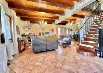 e9c6fd7e-846f-43f3-8d4a-770feb995d2a.jpeg - Villa Via Priamo, Siracusa - foto 24