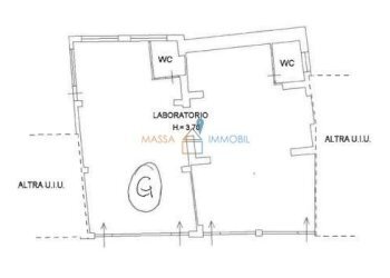 Fondo artigianale grande.JPG - Locale Commerciale Via Santa Chiara 11, Massa - foto 1