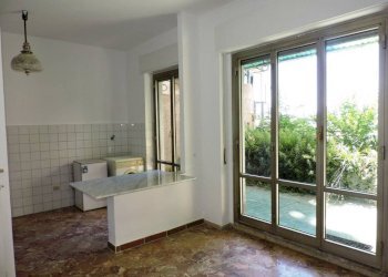 Cucina - Quadrilocale salita della Provvidenza, 6, Genova (zona Principe) - foto 9