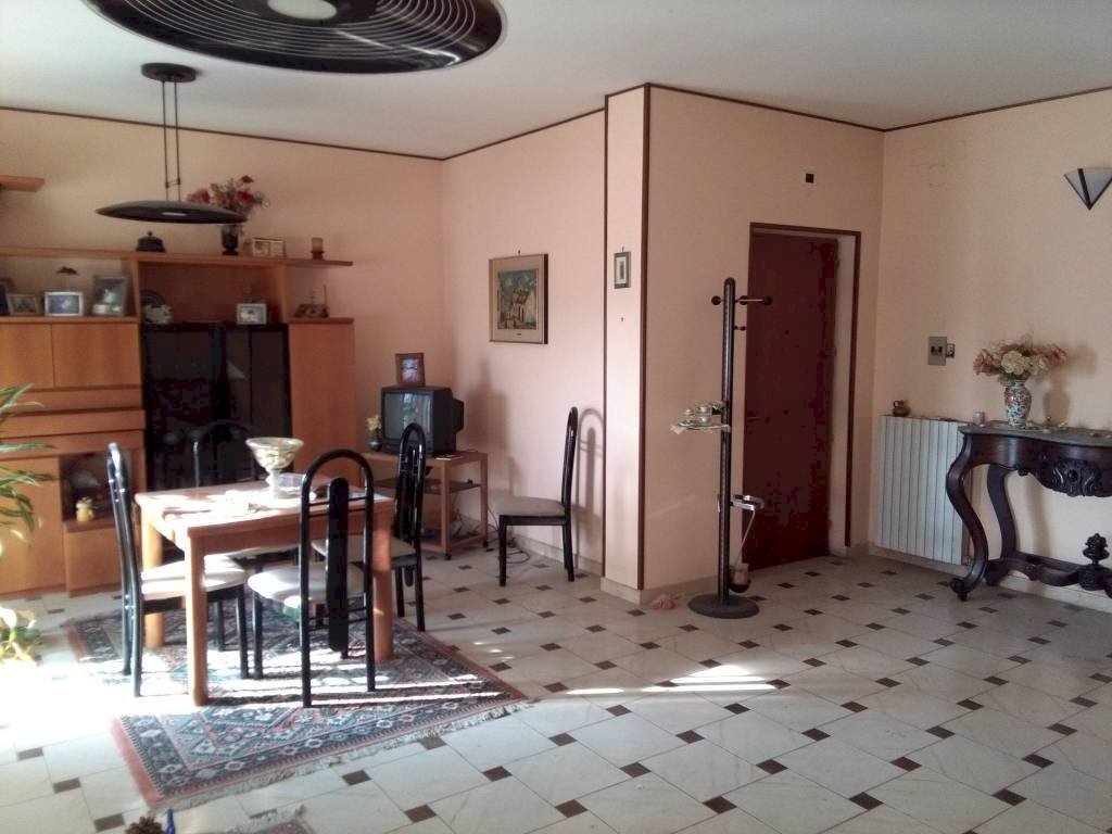 Salone - Three-room apartment via Roma, San Giorgio del Sannio - photo 1