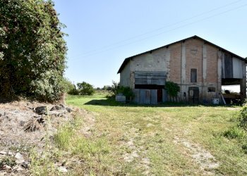 facciata - Rustico Via Beneamato, San Pietro in Casale - foto 3
