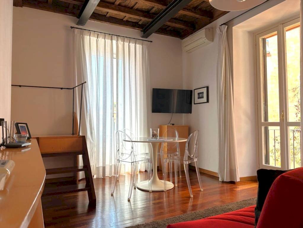 Salone - Bilocale via Mario de' Fiori, 34, Roma (zona Centro Storico) - foto 2