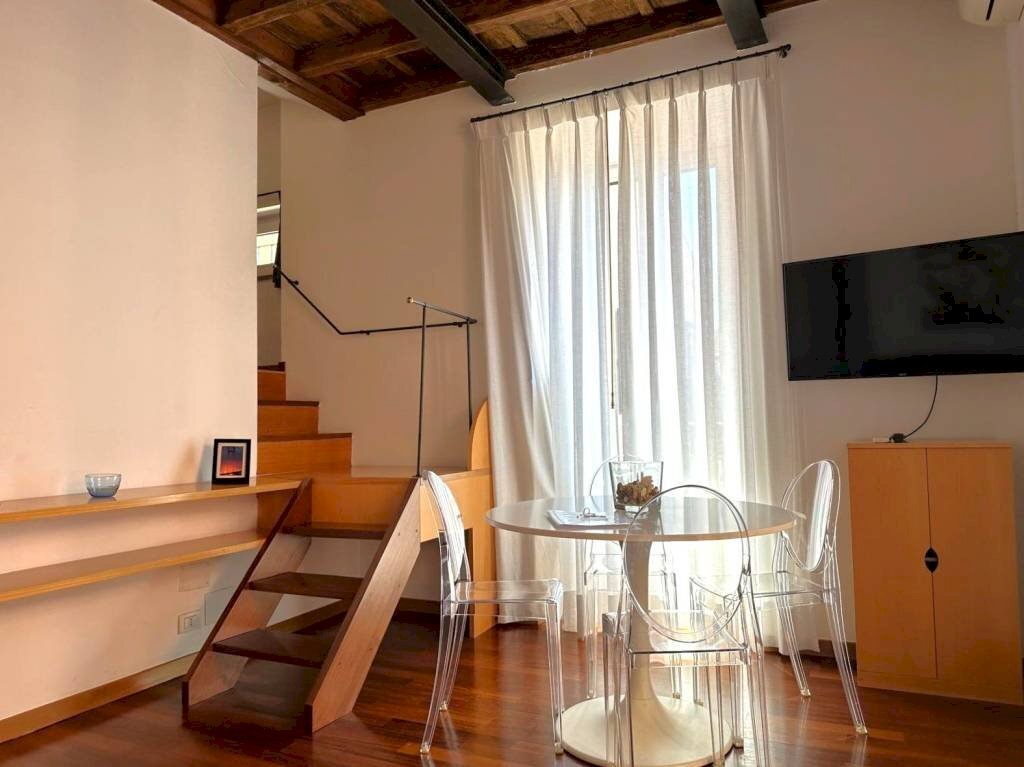 Salone - Bilocale via Mario de' Fiori, 34, Roma (zona Centro Storico) - foto 3