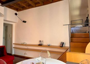 Stanza arredata - Bilocale via Mario de' Fiori, 34, Roma (zona Centro Storico) - foto 14