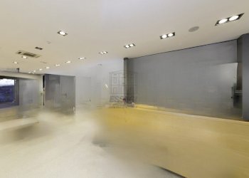 affittasi fondo commerciale di ampie dimensionibd - Locale Commerciale Piazza Napoleone, Lucca - foto 2