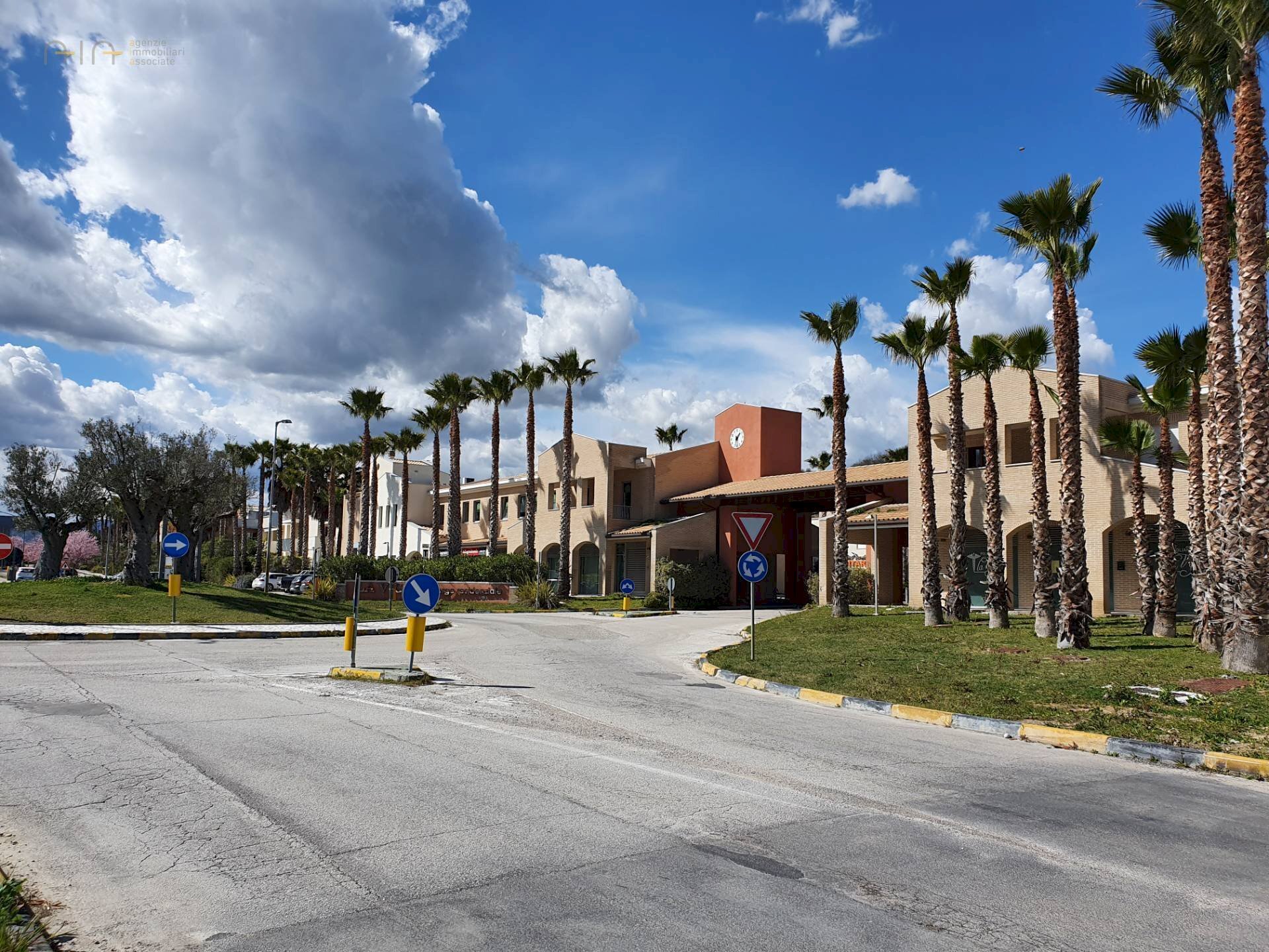 Three-room apartment Piazza Unità D'Italia, Ripatransone - photo 1