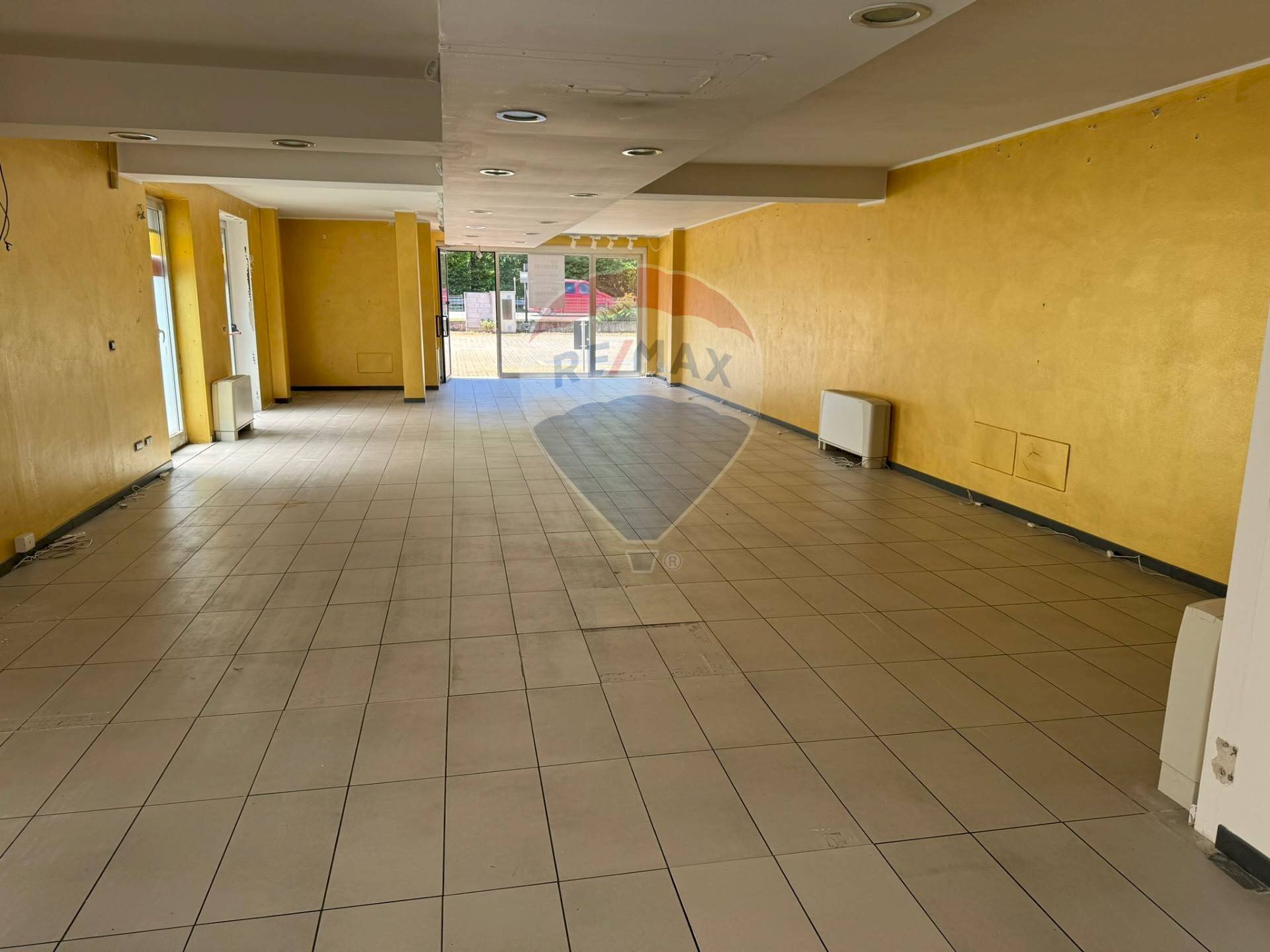 Shop Varese (neighborhood Calcinate del Pesce) - photo 1