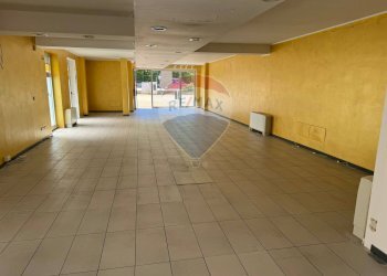 Negozio Varese (zona Calcinate del Pesce) - foto 1