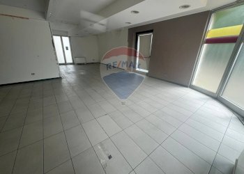 Negozio Varese (zona Calcinate del Pesce) - foto 3