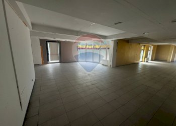 Negozio Varese (zona Calcinate del Pesce) - foto 7