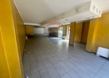 Negozio Varese (zona Calcinate del Pesce) - foto 8