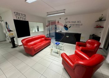 Negozio Varese (zona Calcinate del Pesce) - foto 10