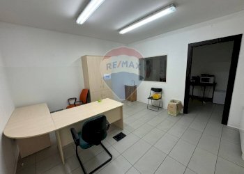 Negozio Varese (zona Calcinate del Pesce) - foto 21