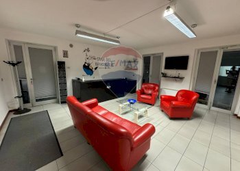 Negozio Via Lungolago di Calcinate, Varese (zona Calcinate del Pesce) - foto 15