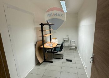 Negozio Via Lungolago di Calcinate, Varese (zona Calcinate del Pesce) - foto 20