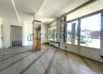 4.jpeg - Commercial Premises Ivrea - photo 4