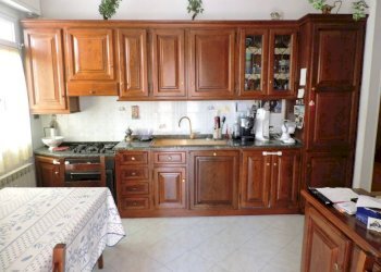 Cucina - Trilocale via Matteo Vinzoni, 4, Genova (zona Sampierdarena) - foto 1