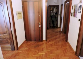 Ingresso - Trilocale via Matteo Vinzoni, 4, Genova (zona Sampierdarena) - foto 3