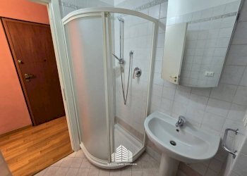 bagno - One-room apartment via Giuseppe Mazzini, 3, Alba - photo 8