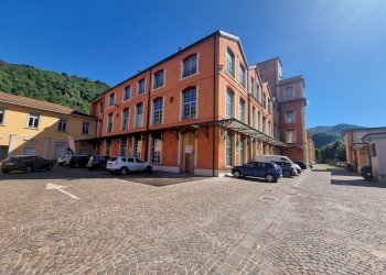 20240702_095508.jpg - Locale Commerciale PIAZZA PRIMO VEZZULLI 5, Roè Volciano - foto 1