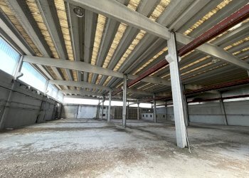 IMG_3326.jpeg - Capannone Via delle Barazzine 4, Pieve Porto Morone - foto 2