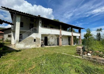 Casa indipendente Via Campo, Castelnuovo Nigra - foto 1