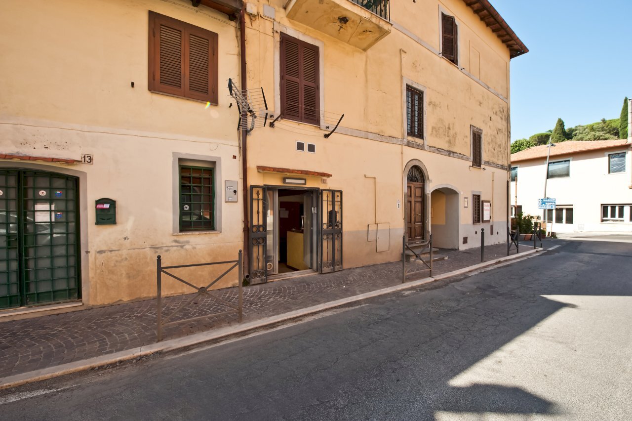 33849.jpg - Commercial Premises Via del Boschetto, Grottaferrata - photo 2