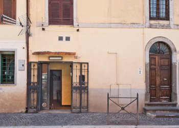 33851.jpg - Locale Commerciale Via del Boschetto, Grottaferrata - foto 1