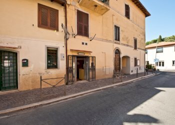 33849.jpg - Locale Commerciale Via del Boschetto, Grottaferrata - foto 2