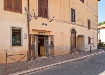 33850.jpg - Locale Commerciale Via del Boschetto, Grottaferrata - foto 3