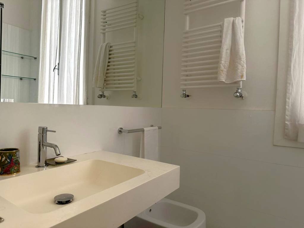 bagno - Monolocale via Mario de' Fiori, 34, Roma (zona Centro Storico) - foto 3