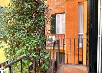 balcone - Monolocale via Mario de' Fiori, 34, Roma (zona Centro Storico) - foto 2