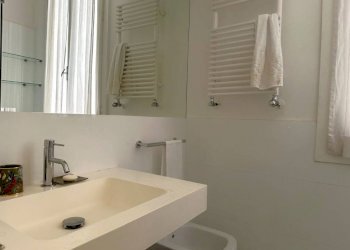 bagno - Monolocale via Mario de' Fiori, 34, Roma (zona Centro Storico) - foto 12
