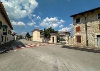 ESTERNI - Villa a Schiera Via C. Battisti 20, Chiopris-Viscone - foto 1