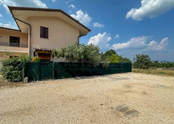 ESTERNI - Villa a Schiera Via C. Battisti 20, Chiopris-Viscone - foto 2