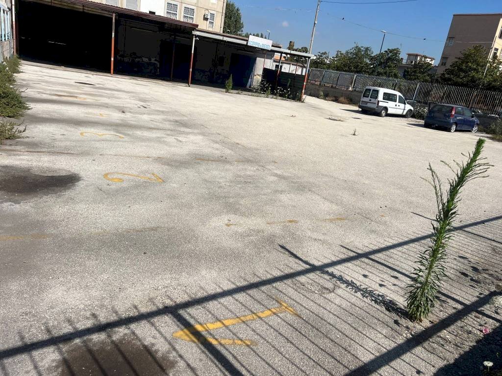 1 - Negozio via Commissario Ammaturo, Napoli - foto 2