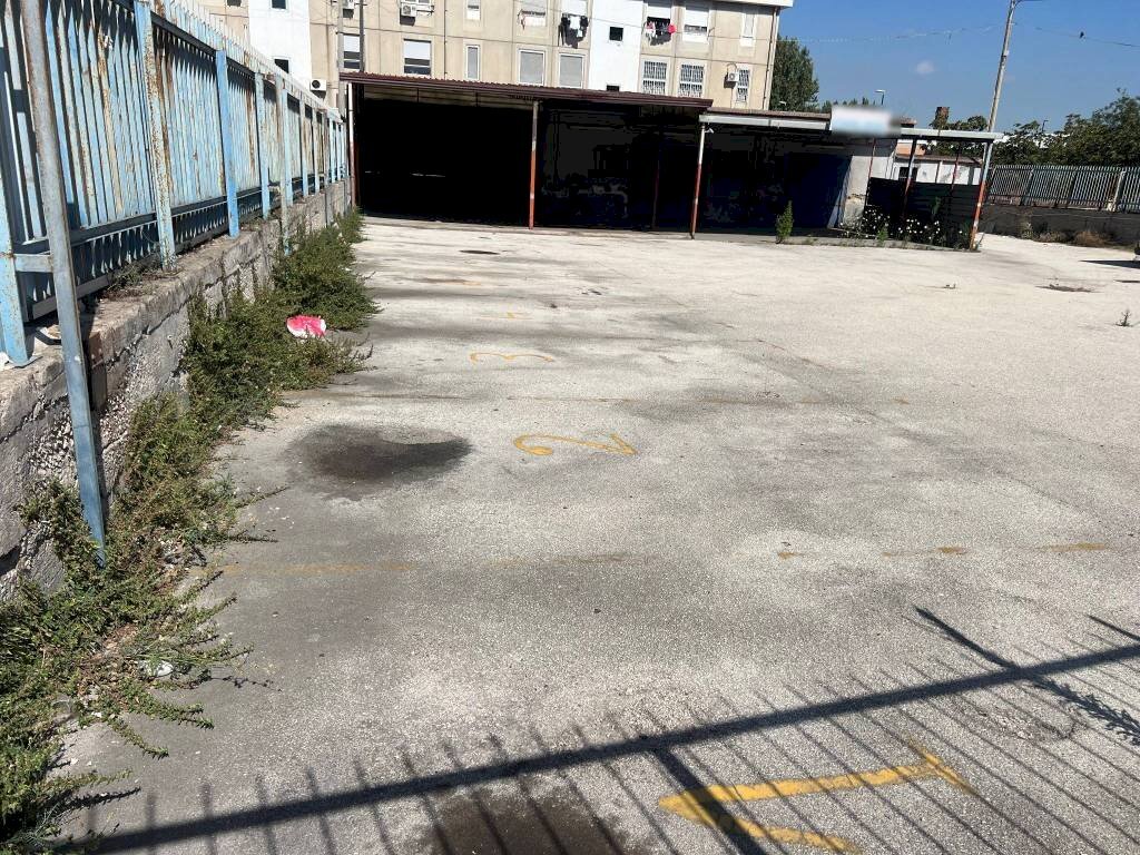 1 - Negozio via Commissario Ammaturo, Napoli - foto 3