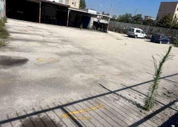 1 - Negozio via Commissario Ammaturo, Napoli - foto 2