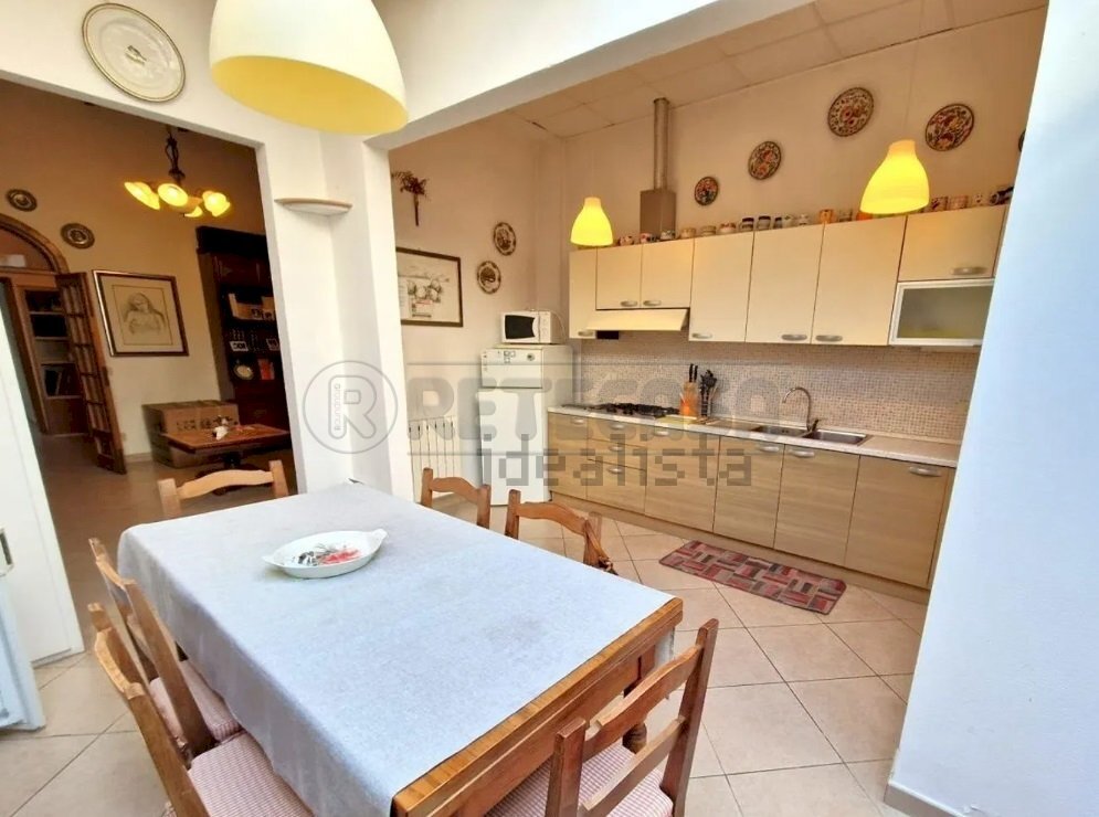 zona pranzo e cucina - Portion of a house Via Trento 1, Viareggio - photo 3