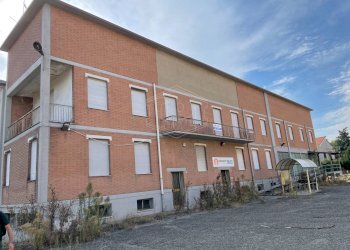 Locale Commerciale Via Trento 30, Fabbrico - foto 3