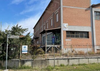 Locale Commerciale Via Trento 30, Fabbrico - foto 4