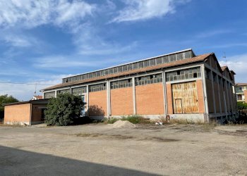 Locale Commerciale Via Trento 30, Fabbrico - foto 7