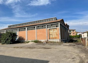 Locale Commerciale Via Trento 30, Fabbrico - foto 8