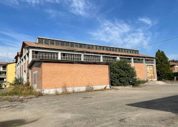 Locale Commerciale Via Trento 30, Fabbrico - foto 9