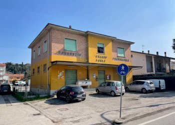 Locale Commerciale Via Marecchiese 666, Rimini - foto 3