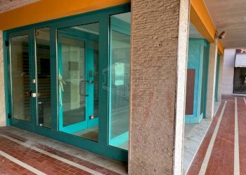 Locale Commerciale Via del Commercio, Moconesi - foto 2