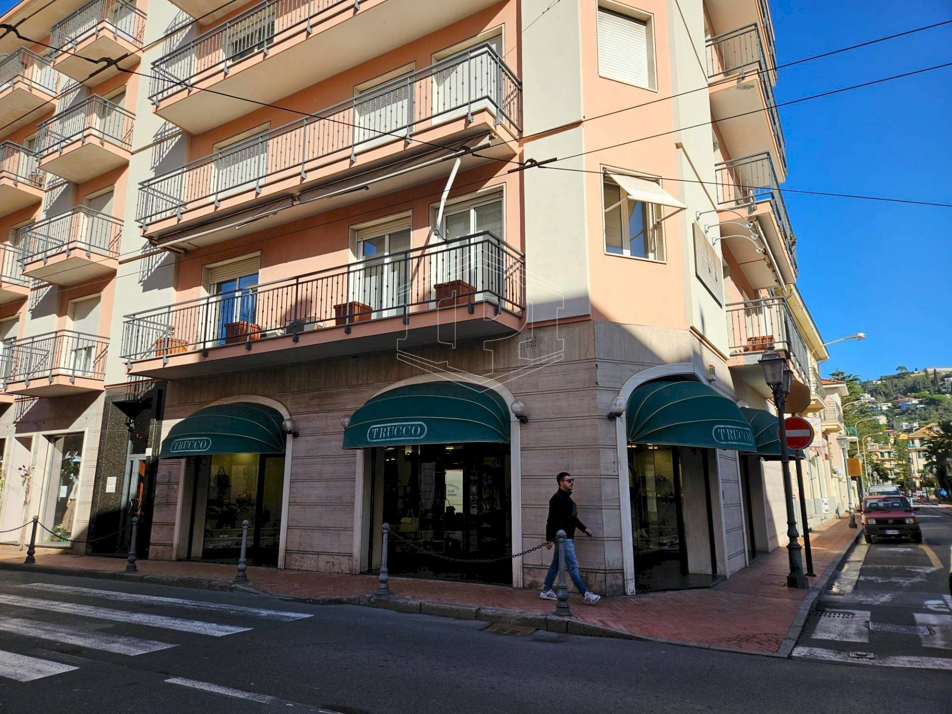 Locale Commerciale Via Vittorio Emanuele II, Bordighera - foto 1
